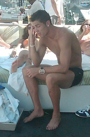 cristiano ronaldo, unhas pretas, homens