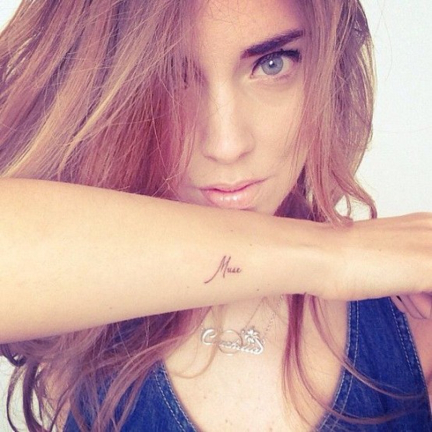 tatuagem, chiara ferragni, blogueira, italiana, tattoo, mapa, mickey, fotos, detalhes