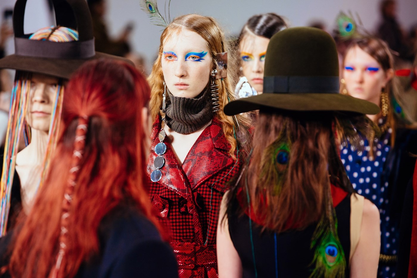 maison margiela, show, desfile, pfw, paris fashion week, make up, maquiagem, colorida