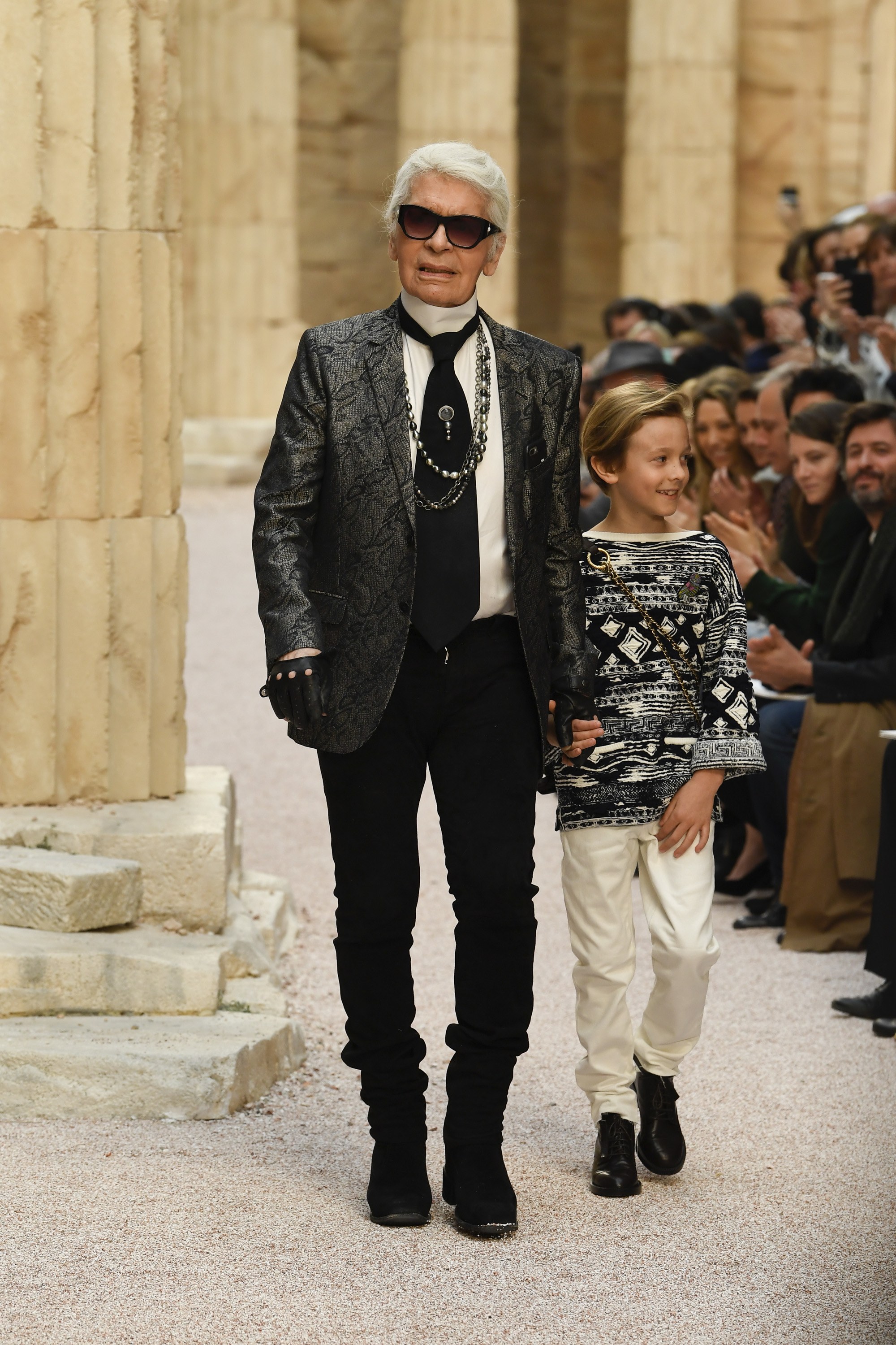 chanel, grécia, desfile, resort, 2017, 2018, paris, fotos, detalhes, look, modelos, karl lagerfeld