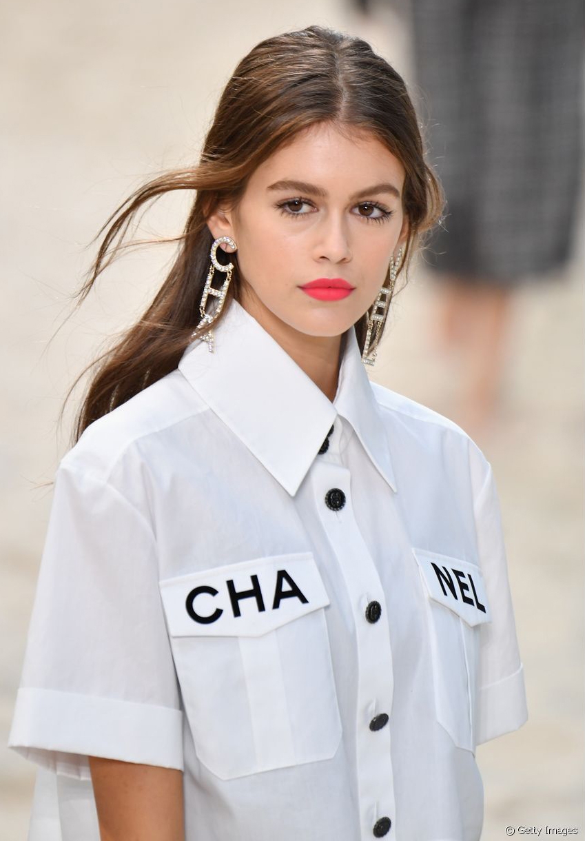 chanel, desfile, paris, verão, 2019, looks, praia, pamela anderson, karl lagerfeld