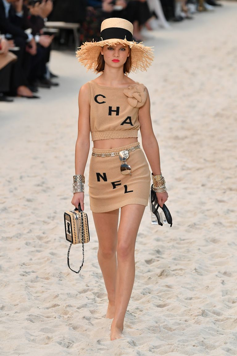 chanel, desfile, paris, verão, 2019, looks, praia, pamela anderson, karl lagerfeld