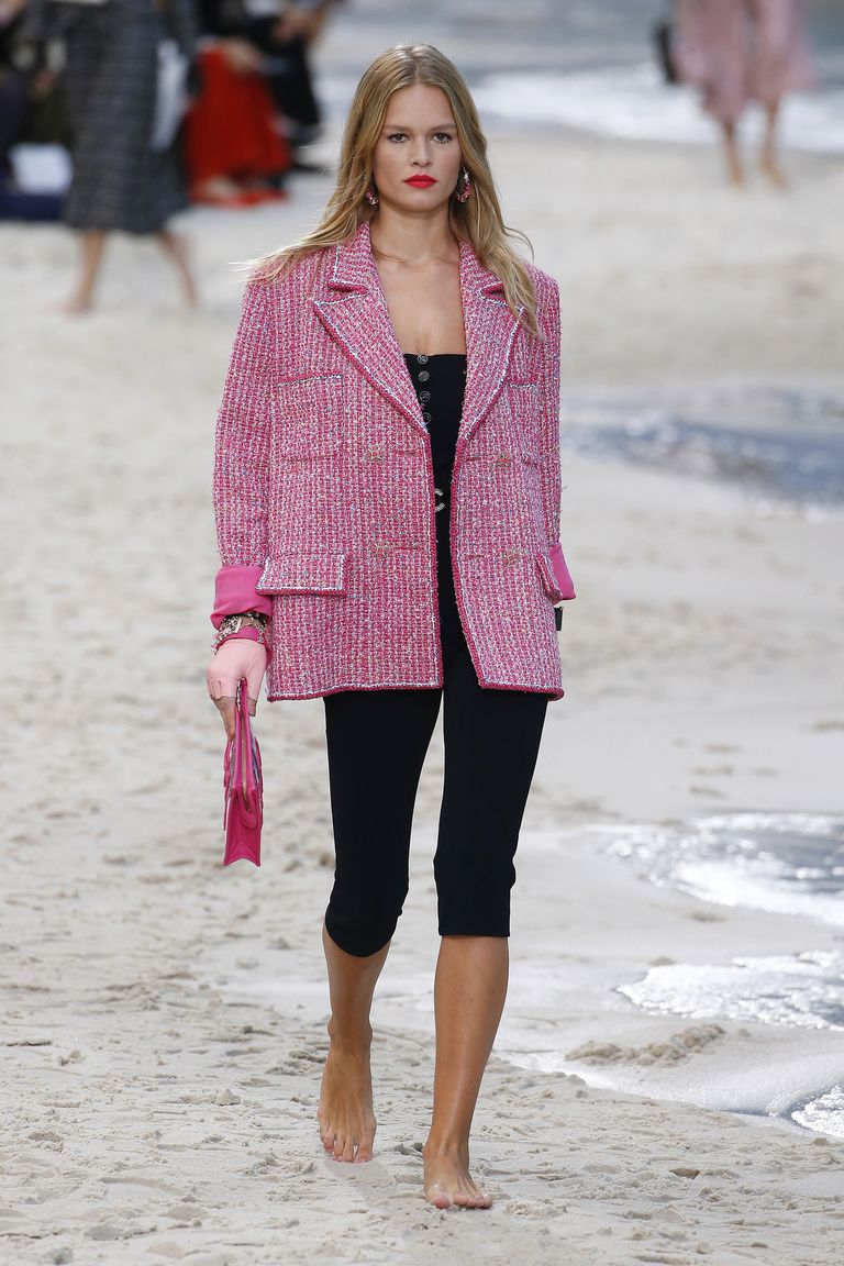 chanel, desfile, paris, verão, 2019, looks, praia, pamela anderson, karl lagerfeld