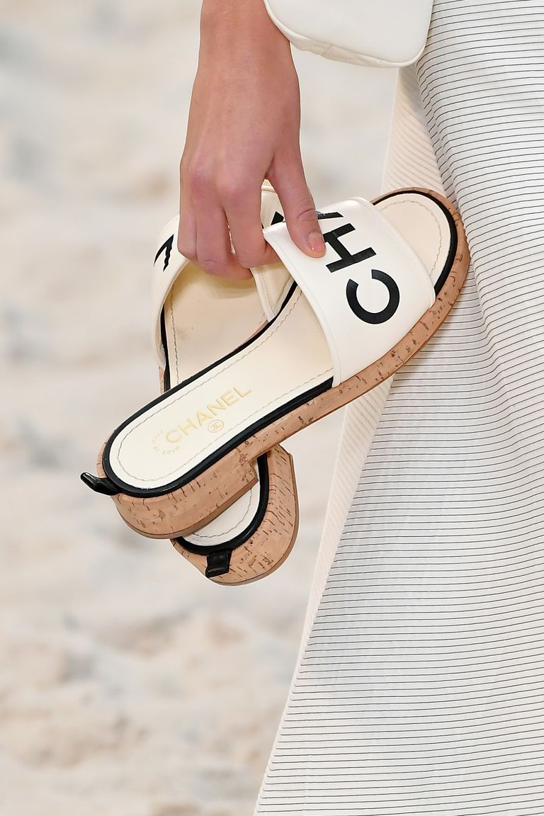 chanel, desfile, paris, verão, 2019, looks, praia, pamela anderson, karl lagerfeld