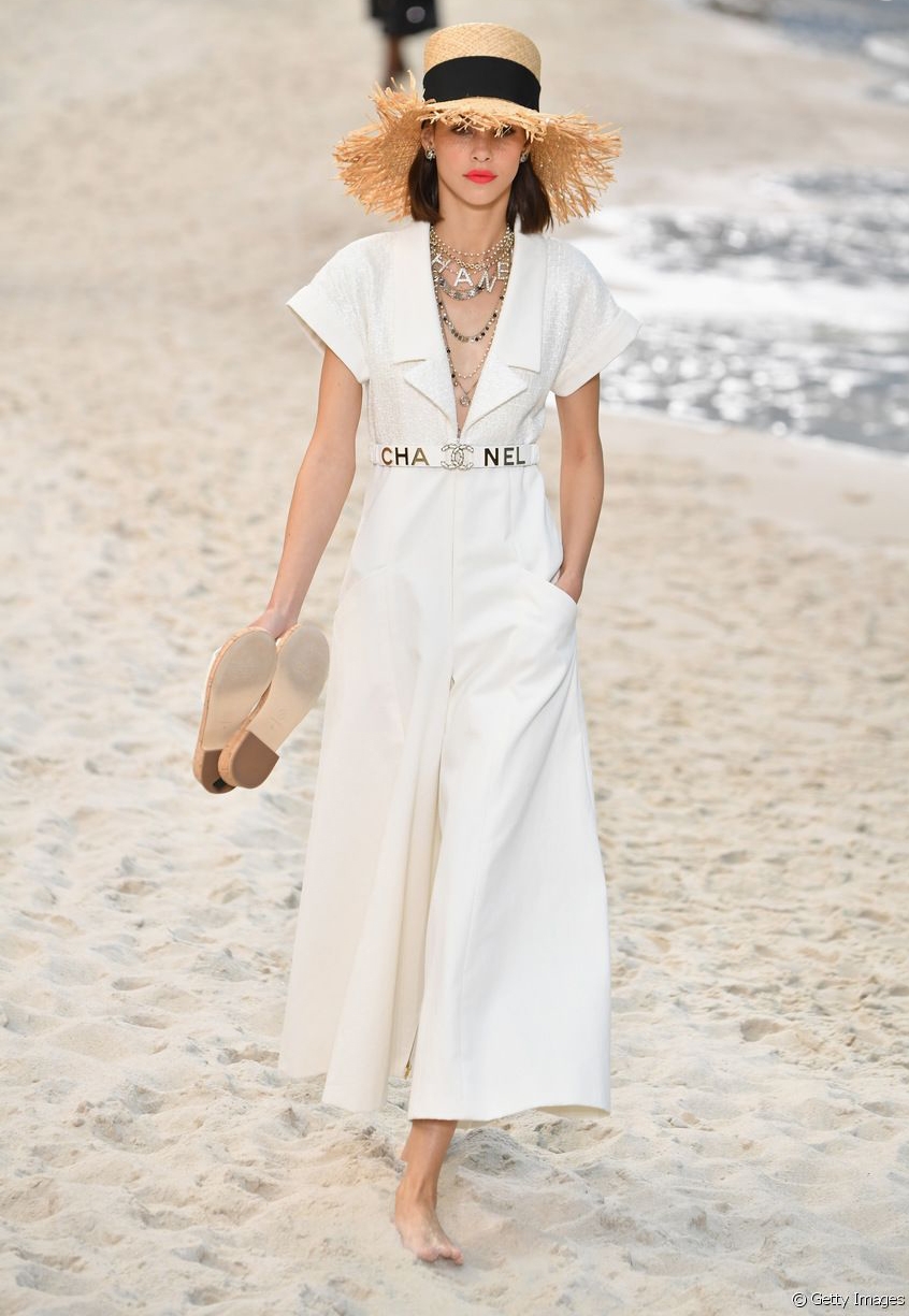 chanel, desfile, paris, verão, 2019, looks, praia, pamela anderson, karl lagerfeld