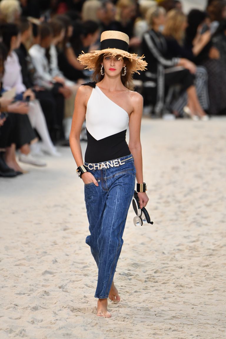 chanel, desfile, paris, verão, 2019, looks, praia, pamela anderson, karl lagerfeld