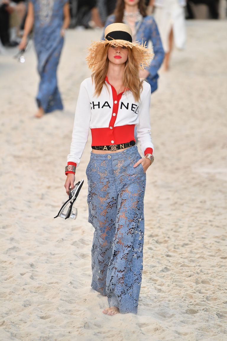 chanel, desfile, paris, verão, 2019, looks, praia, pamela anderson, karl lagerfeld