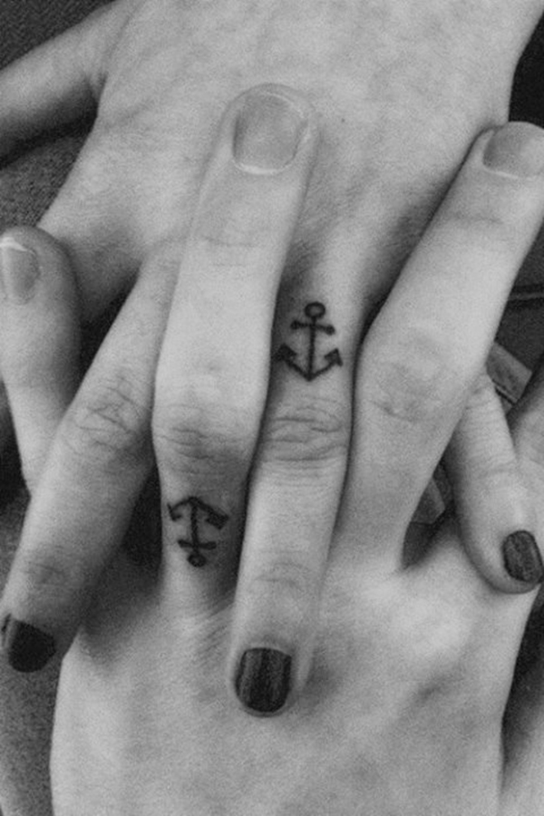 tatuagem no dedo, tattoo no dedo, ideias, fotos, tattoo, tatuagem, finger tattoo, ancora, casal