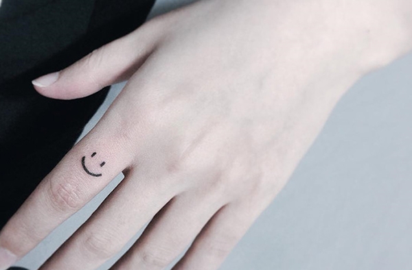 tatuagem no dedo, tattoo no dedo, ideias, fotos, tattoo, tatuagem, finger tattoo, smile