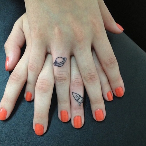 tatuagem no dedo, tattoo no dedo, ideias, fotos, tattoo, tatuagem, finger tattoo, foguete, saturno